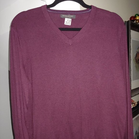 Banana Republic V-Neck design Maroon lightly worn Sweater Size Medium - Picture 1 of 7
